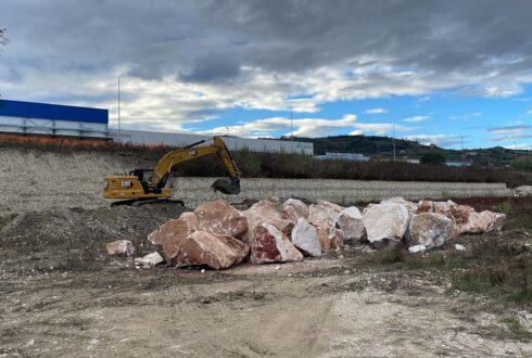 Realizzazione di una scogliera presso Fiume Tronto a Controguerra